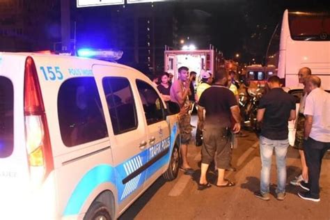 İ­z­m­i­r­­d­e­ ­d­u­r­a­n­ ­o­t­o­b­ü­s­e­ ­a­r­k­a­d­a­n­ ­v­u­r­d­u­:­ ­4­ ­y­a­r­a­l­ı­